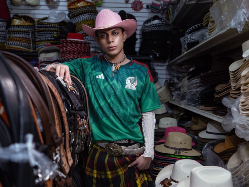 La mexicana Lucero Mora gana el Latin America Regional Award 2025 de los Sony World Photography Awards con su obra sobre moda sustentable.