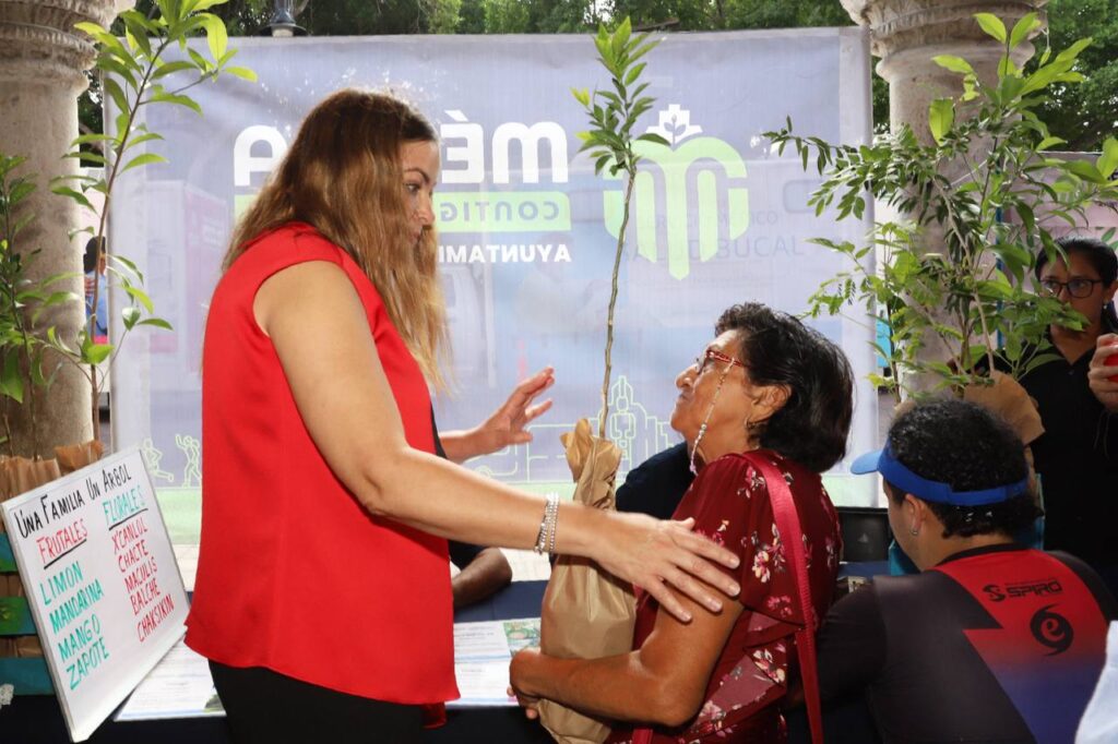 Cecilia Patrón impulsa una Mérida más verde con la entrega de 37,862 árboles y atención a más de 1,000 ciudadanos en Miércoles Ciudadano.