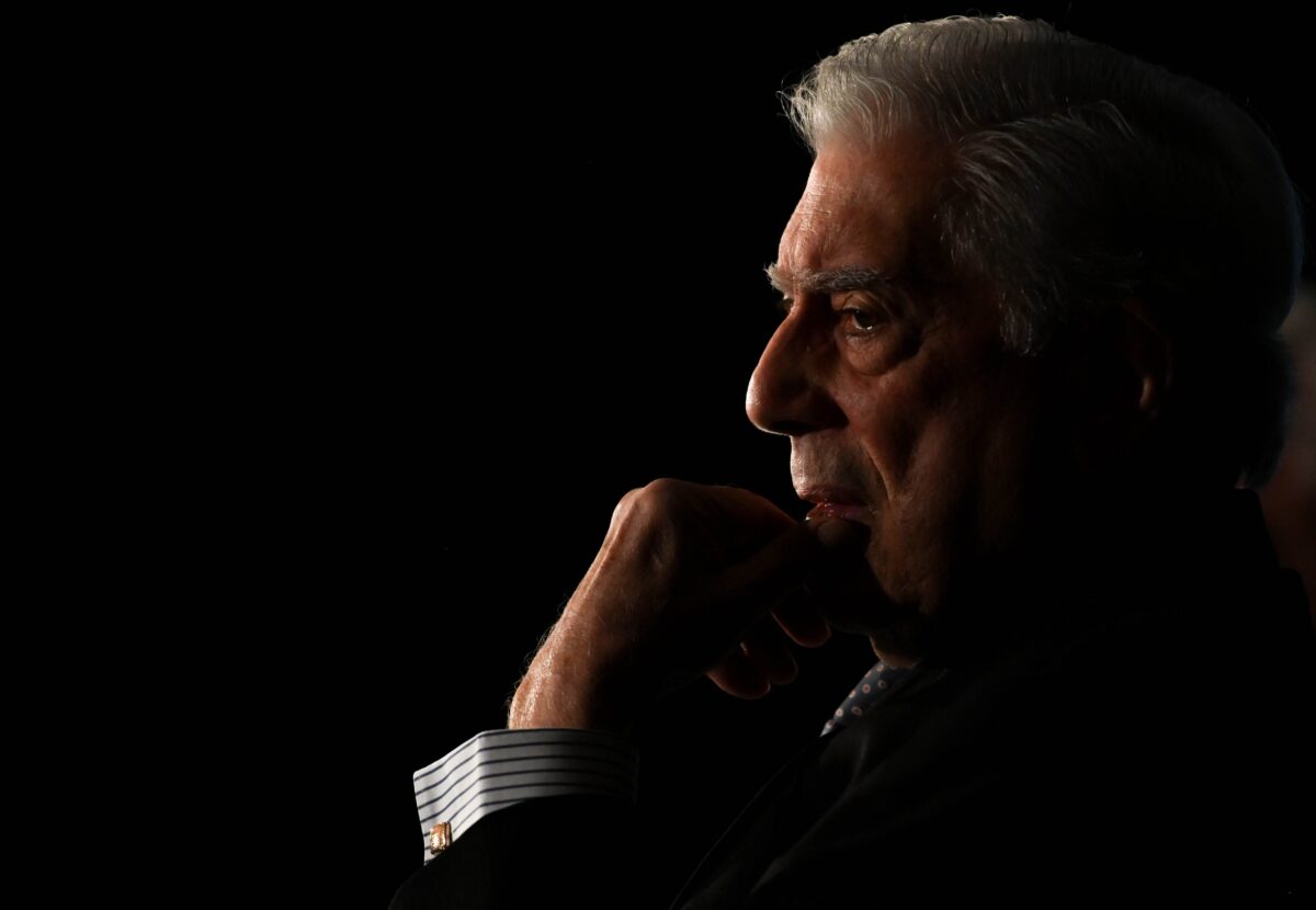 Fallece Mario Vargas Llosa a los 89 años en Lima. Su legado literario marcó generaciones y lo consagró como un pilar de la narrativa hispanoamericana.
