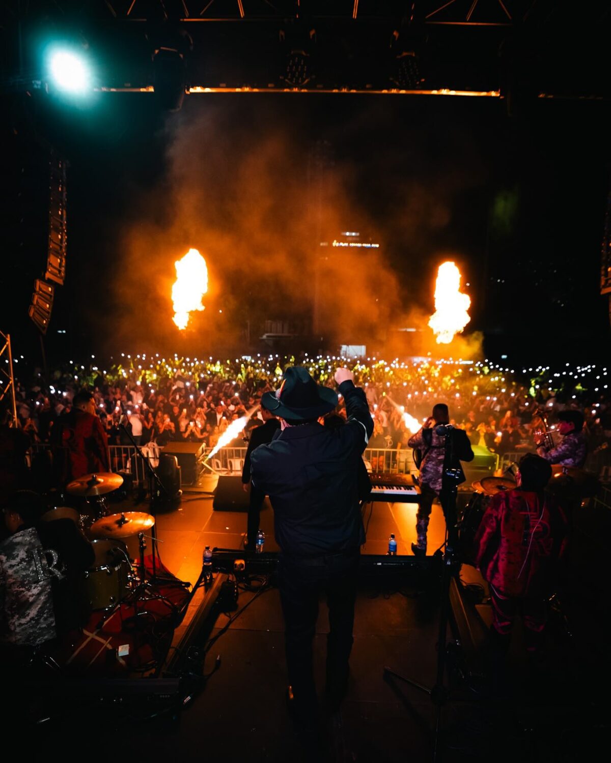 Mérida analiza prohibir narcocorridos en conciertos para preservar la paz pública, como ya ocurre en otros estados de México.