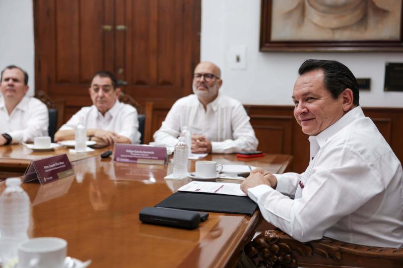 Coadyuvan Yucatán y grupo financiero para impulsar proyectos estratégicos