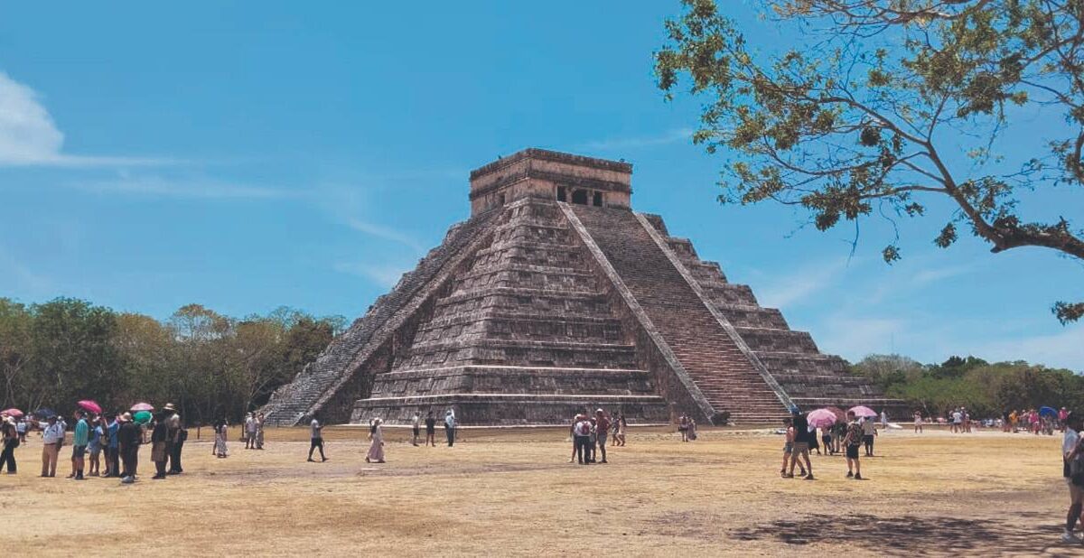 Yucatán mostrará su riqueza cultural y arqueológica en el Tianguis Turístico 2025 en Baja California, promoviendo su oferta turística.