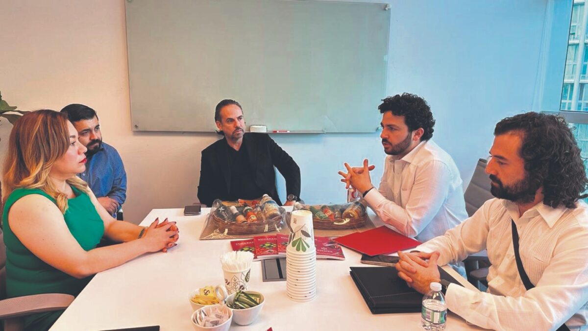 Yucatán promueve el desarrollo del Puerto de Altura de Progreso en Seatrade Cruise Global 2025 con visión de crecimiento internacional y sostenibilidad.