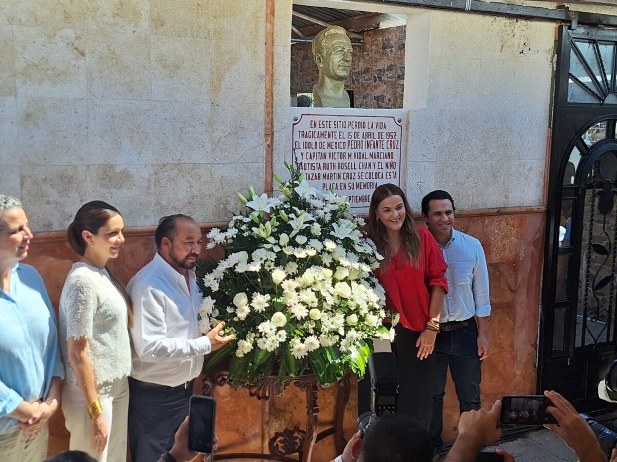 Mérida conmemora 68 años del fallecimiento de Pedro Infante con misa, música y comunidad en la emblemática esquina de “La Socorrito”.
