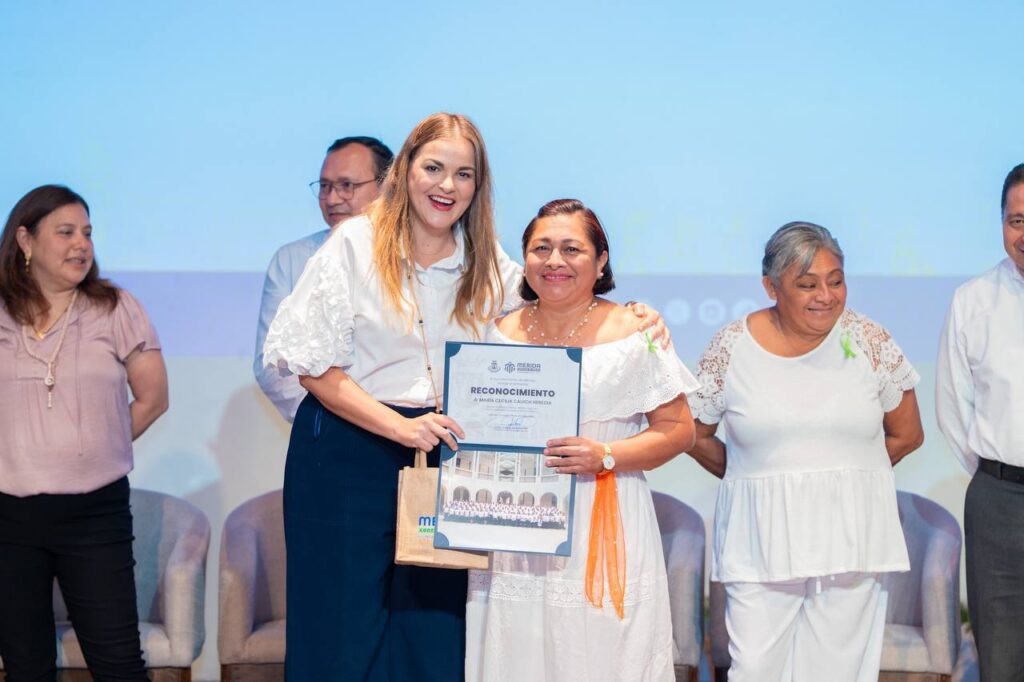 Reconoce Cecilia Patrón a trabajadores del Ayuntamiento
