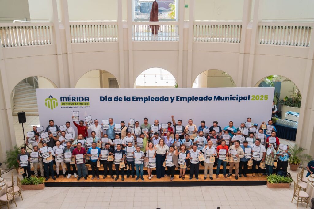 Reconoce Cecilia Patrón a trabajadores del Ayuntamiento