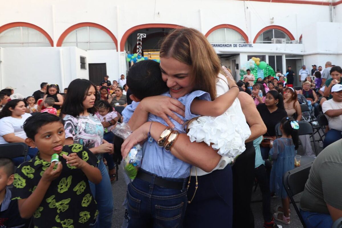 Celebran a las niñas y niños en la Policía Municipal de Mérida