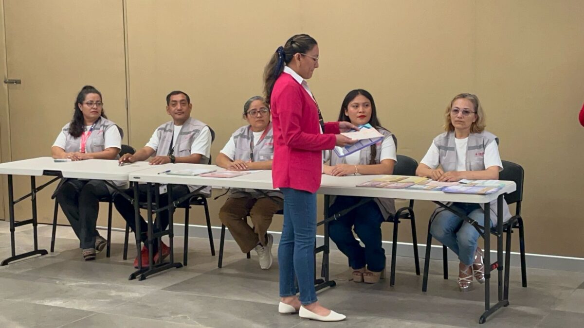 INE realiza simulacro electoral en Yucatán para preparar a la ciudadanía rumbo a la elección judicial del 1 de junio con ocho boletas y observadores.