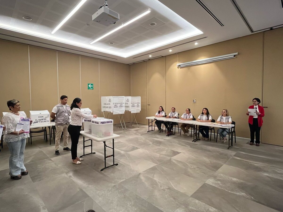 INE Yucatán realiza simulacro para elección extraordinaria del 1 de junio, donde se elegirán nuevos representantes del Poder Judicial.