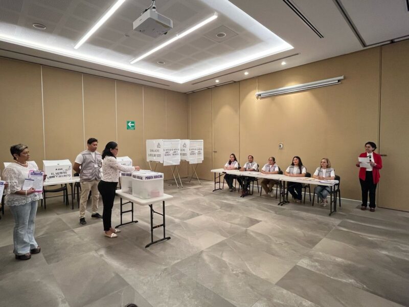 INE Yucatán realiza simulacro para elección extraordinaria del 1 de junio, donde se elegirán nuevos representantes del Poder Judicial.