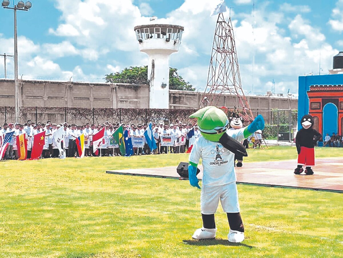 Reconocen el legado de Francisco Brito en el Cereso de Mérida por su compromiso con la reinserción social y los derechos humanos en Yucatán.