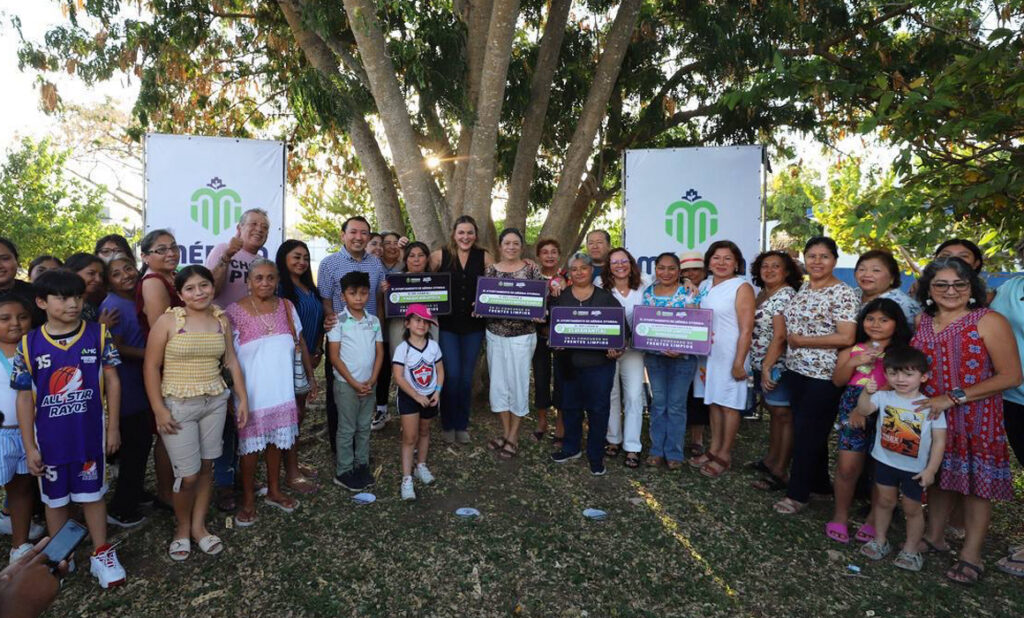 La alcaldesa Cecilia Patrón premió a los ganadores del concurso Frentes Limpios, destacando la importancia de una Mérida limpia y sustentable.