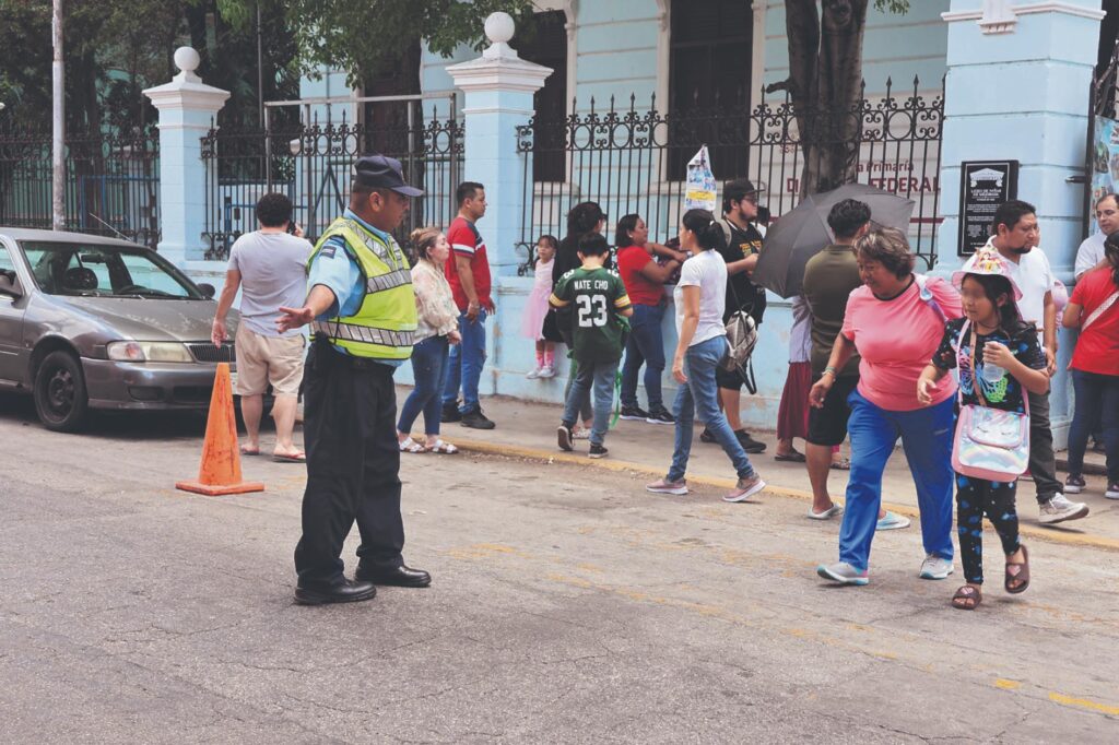 Más de 529 mil alumnos regresan a clases en Yucatán tras vacaciones. Se aproxima un nuevo puente por el 1 y 5 de mayo, informa la Segey.
