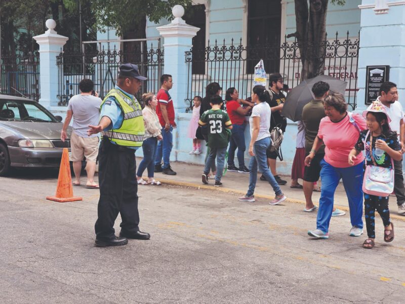 Más de 529 mil alumnos regresan a clases en Yucatán tras vacaciones. Se aproxima un nuevo puente por el 1 y 5 de mayo, informa la Segey.