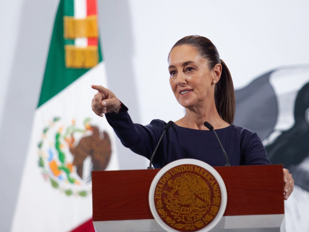 Sheinbaum no responderá a Trump por medios; afirma que mantiene buena comunicación con el mandatario estadounidense.