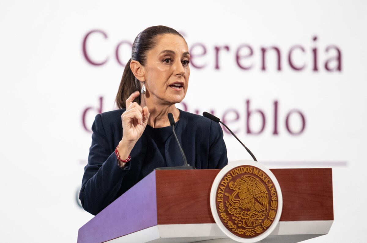 Claudia Sheinbaum anuncia aumento salarial del 9% a maestros, retroactivo al 1 de enero y con alza adicional en septiembre.