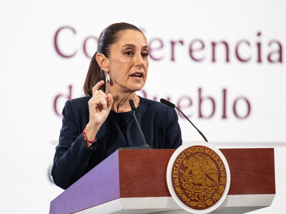 Claudia Sheinbaum anuncia aumento salarial del 9% a maestros, retroactivo al 1 de enero y con alza adicional en septiembre.