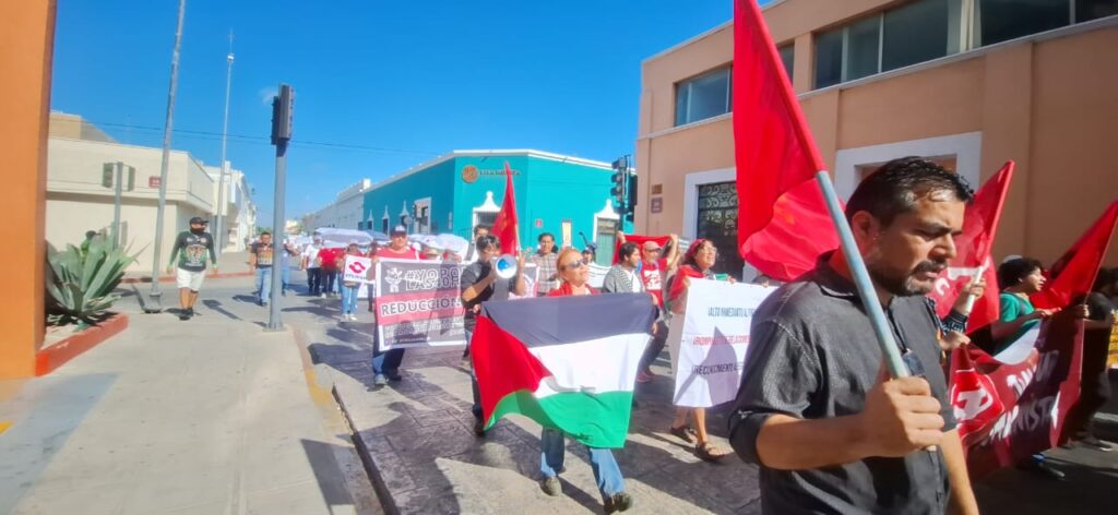 Trabajadores salen a las calles; jornada laboral de 40 horas sigue pendiente
