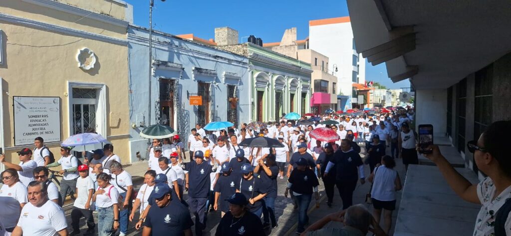 Trabajadores salen a las calles; jornada laboral de 40 horas sigue pendiente