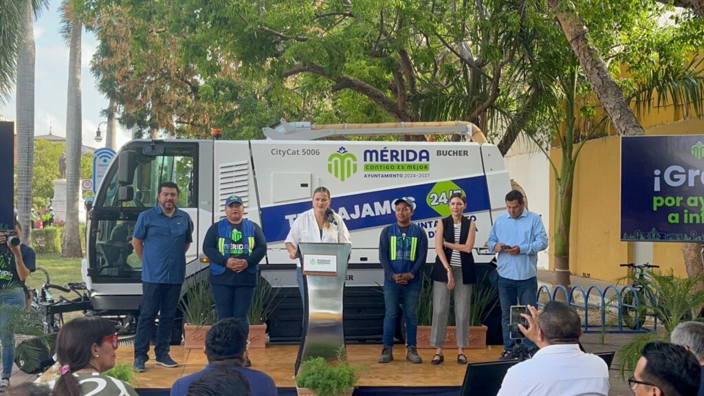 Cecilia Patrón presenta 12 nuevas unidades de limpieza para Mérida, con inversión de 35 mdp para reforzar el programa Prolim.