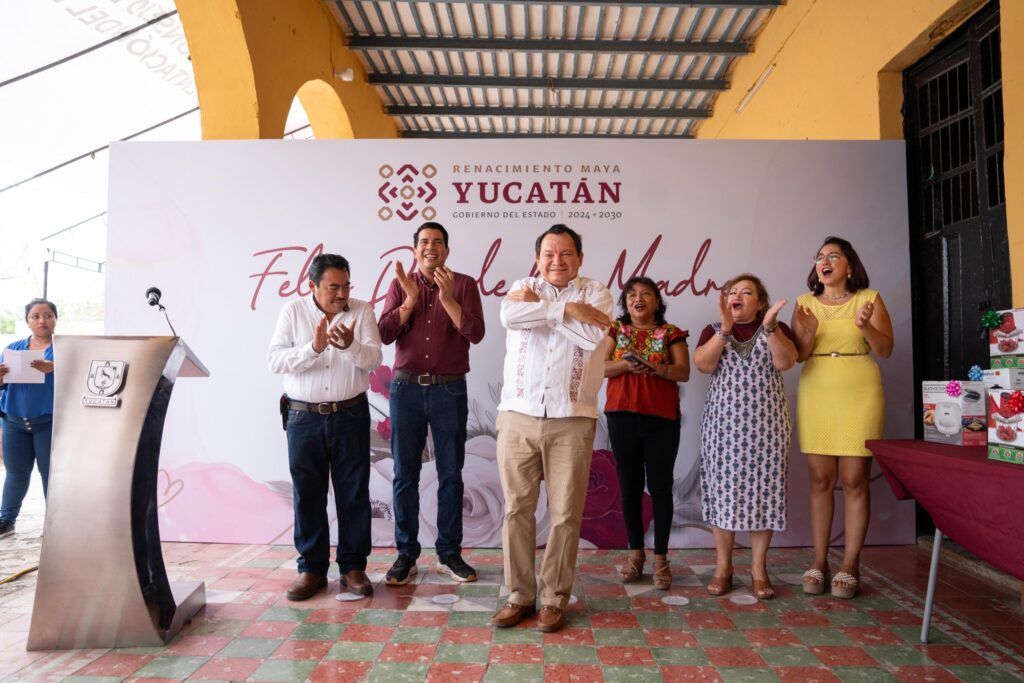 Gobernador Joaquín Díaz Mena celebró Día de las Madres en Dzitya y San José Tzal
