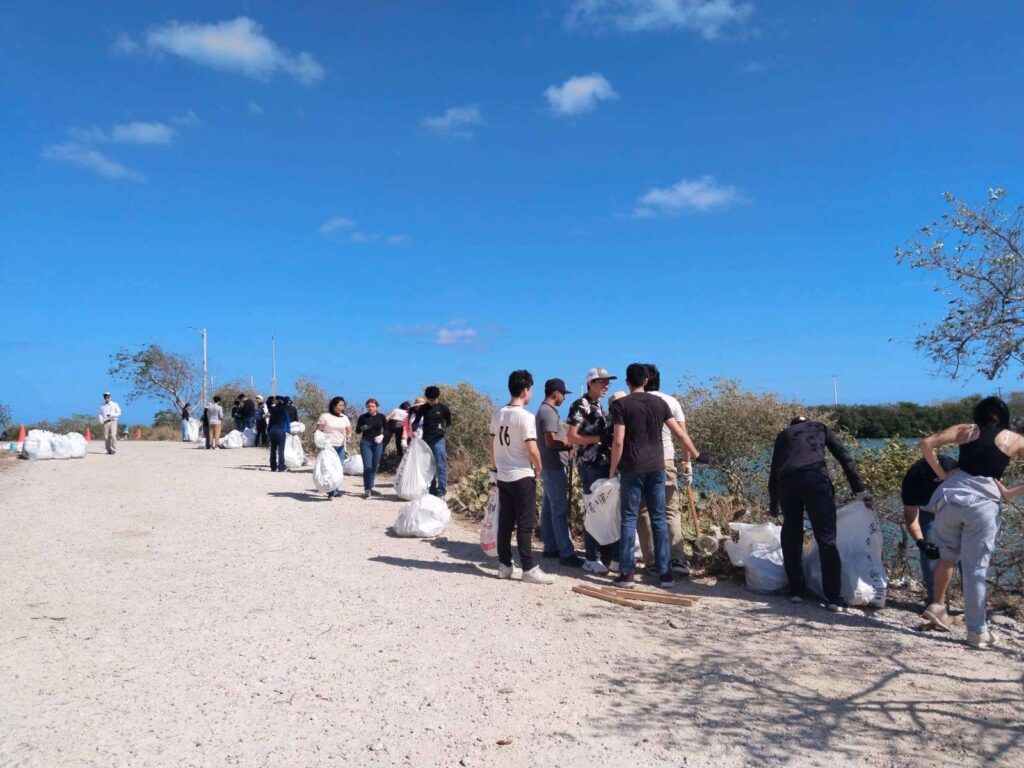 Expo Foro Ambiental inicia con limpieza de playas en Yucalpetén
