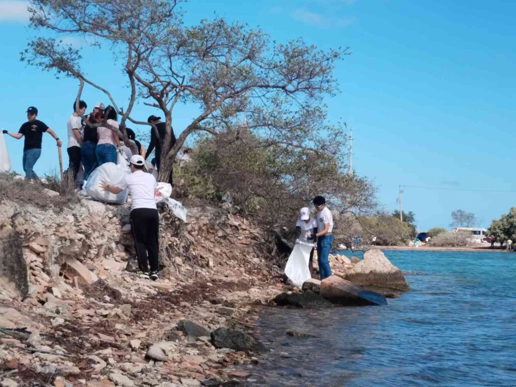 Expo Foro Ambiental inicia con limpieza de playas en Yucalpetén