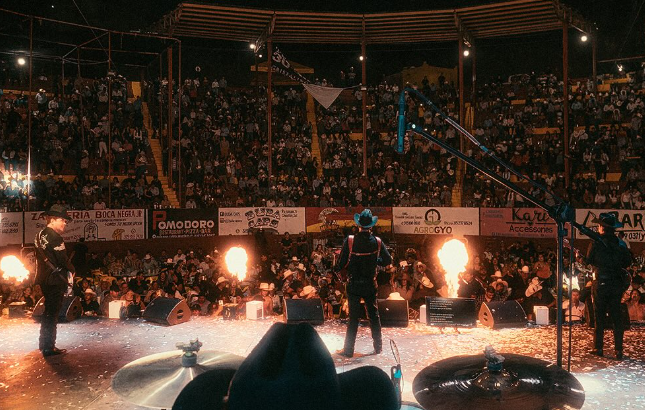 Acusan a Los Alegres del Barranco por apología del delito tras cantar un narcocorrido dedicado a "El Mencho" en Guadalajara.