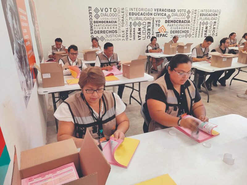 Iepac inicia el sellado de boletas para la elección del 1 de junio, con más de tres millones de papeletas y mil 413 casillas en Yucatán.