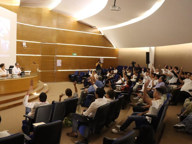 El Consejo Universitario de la UADY aprueba el Plan de Salud Mental 2025, buscando promover el bienestar y apoyo emocional a la comunidad universitaria.