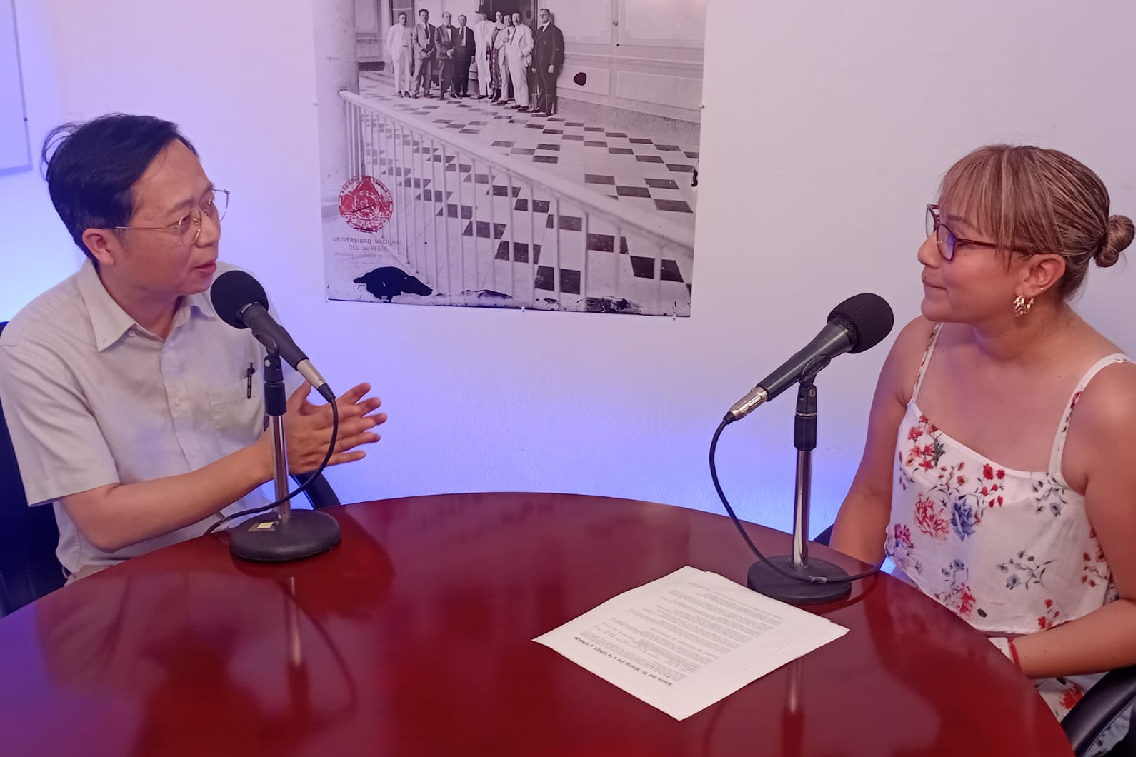 Wang Jie visita la UADY y graba documental sobre el cráter de Chicxulub junto a la UNAM para divulgar ciencia y cultura.