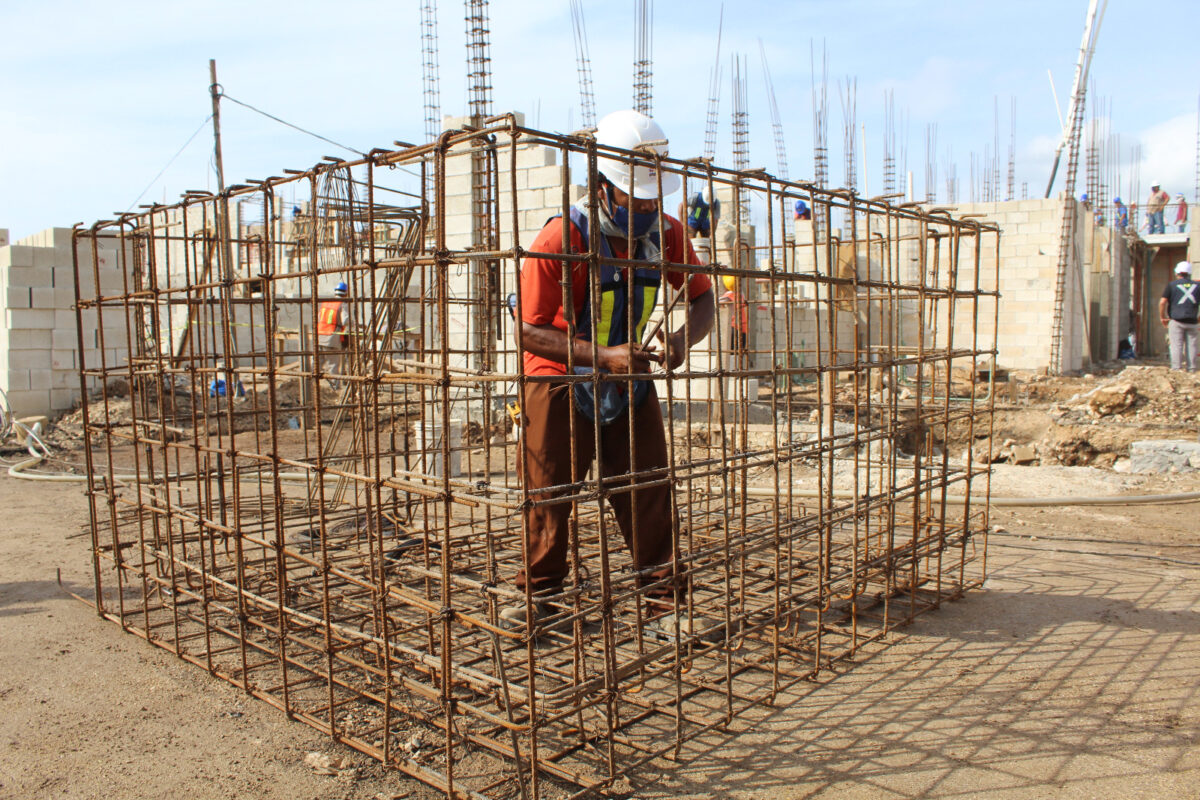 CMIC alerta sobre el déficit de albañiles en Yucatán y reconoce su labor en el Día de la Santa Cruz; urgen más manos para la construcción.