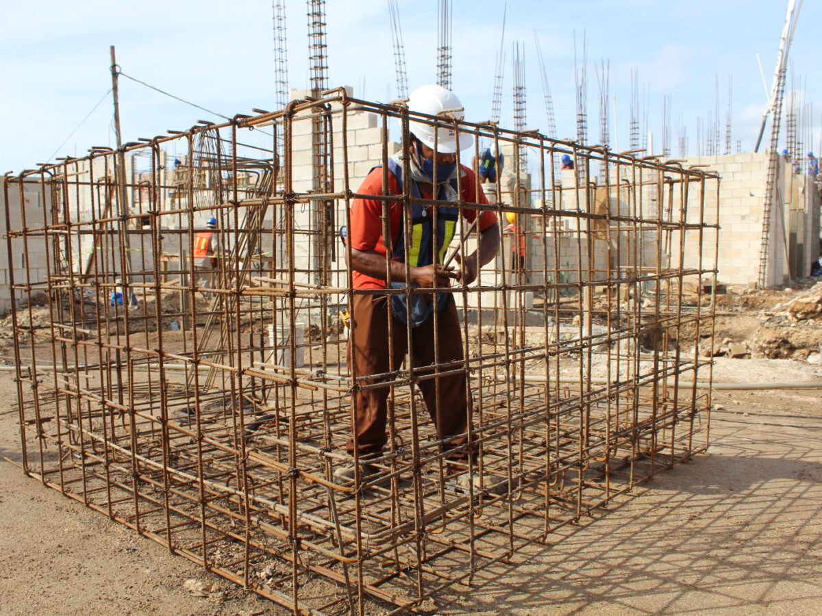 CMIC alerta sobre el déficit de albañiles en Yucatán y reconoce su labor en el Día de la Santa Cruz; urgen más manos para la construcción.