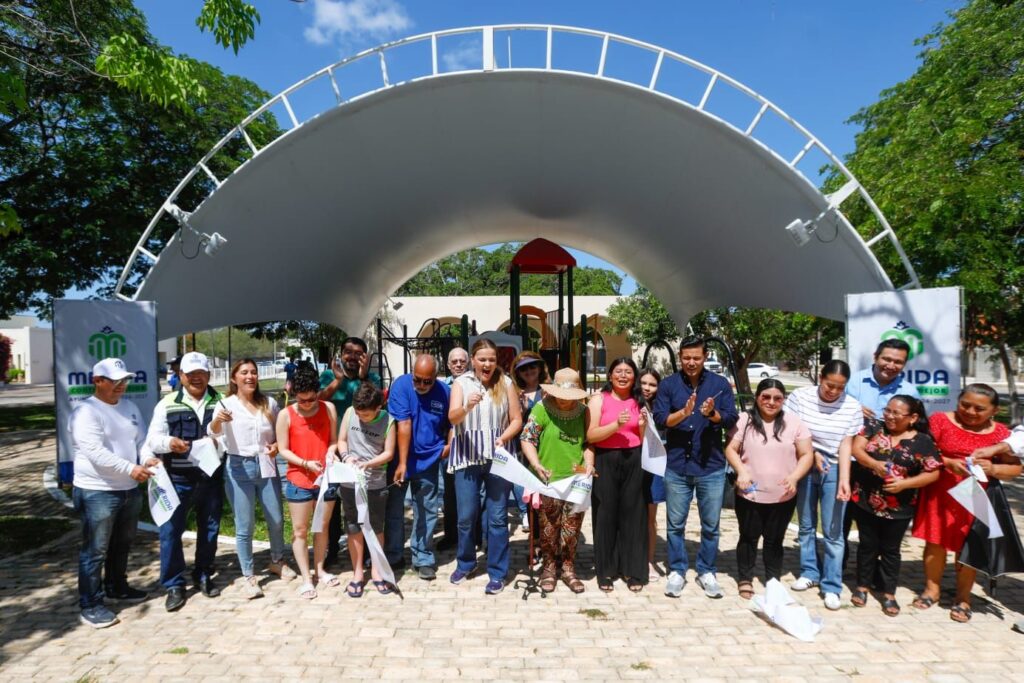 Cecilia Patrón inaugura el renovado parque de Villas La Hacienda