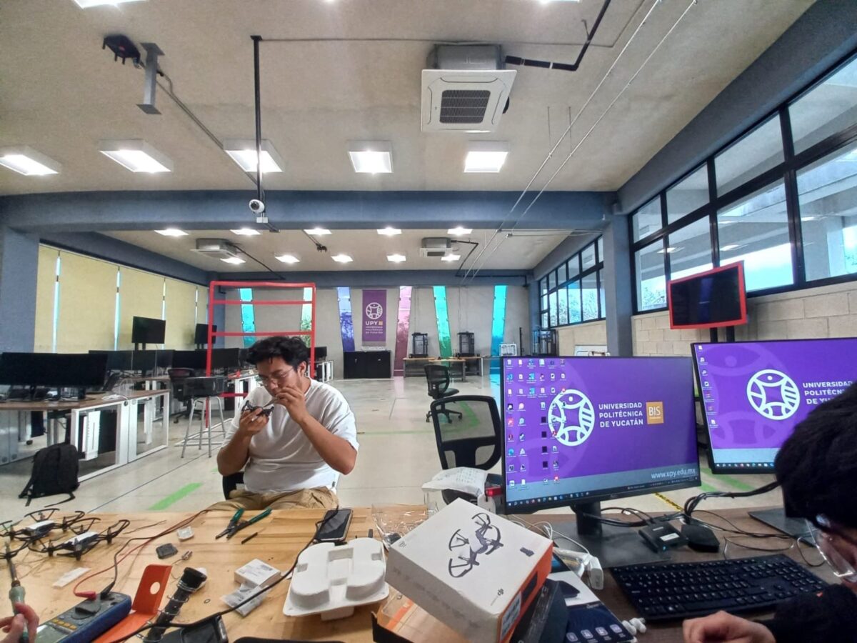 Yucatán estará presente en el Torneo Mexicano de Robótica con equipos de la UPY, que competirán en drones autónomos y automodel car.