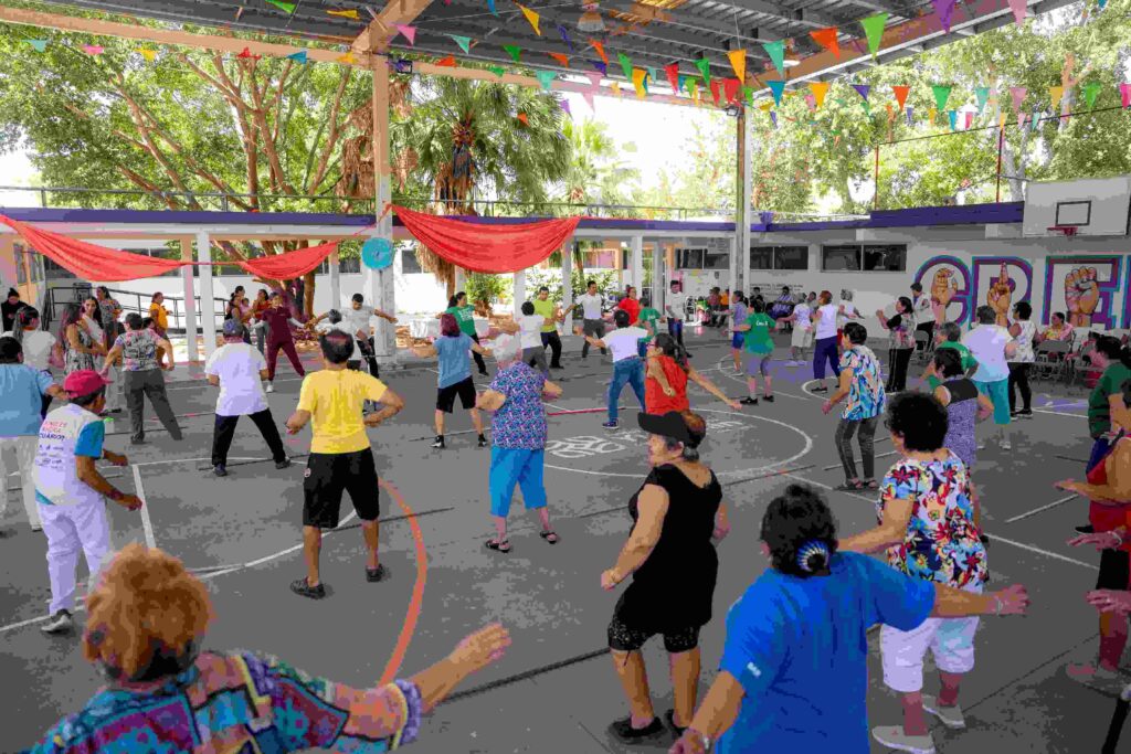 DIF Yucatán reconoce a mamás del CREE y CAIDIVY