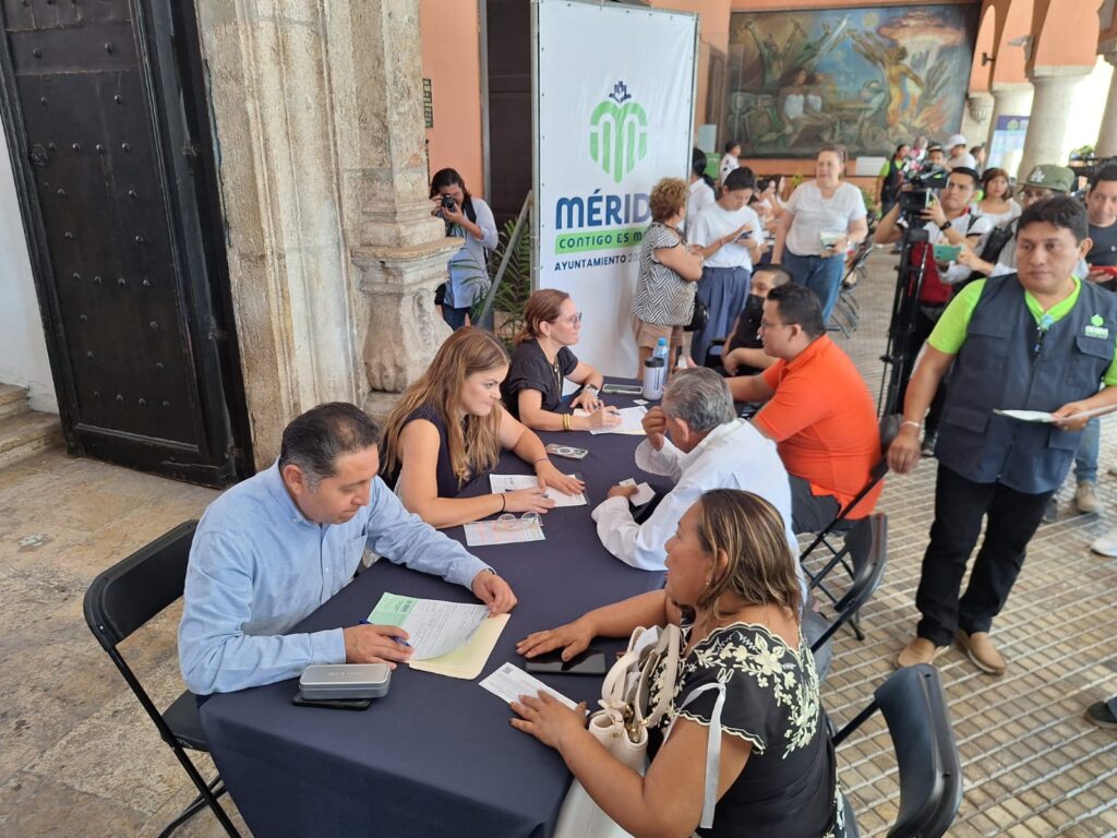 Vecinos hacen peticiones en Jueves Ciudadano
