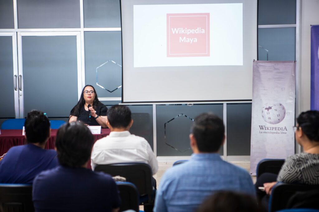 Impulsan creación de la Wikipedia en lengua maya con talleres gratuitos en Mérida; buscan fortalecer el conocimiento indígena en línea.