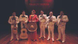 Descubre cómo los mariachis en Mérida celebran el Día de las Madres con serenatas que alcanzan hasta 2,600 pesos por servicio.