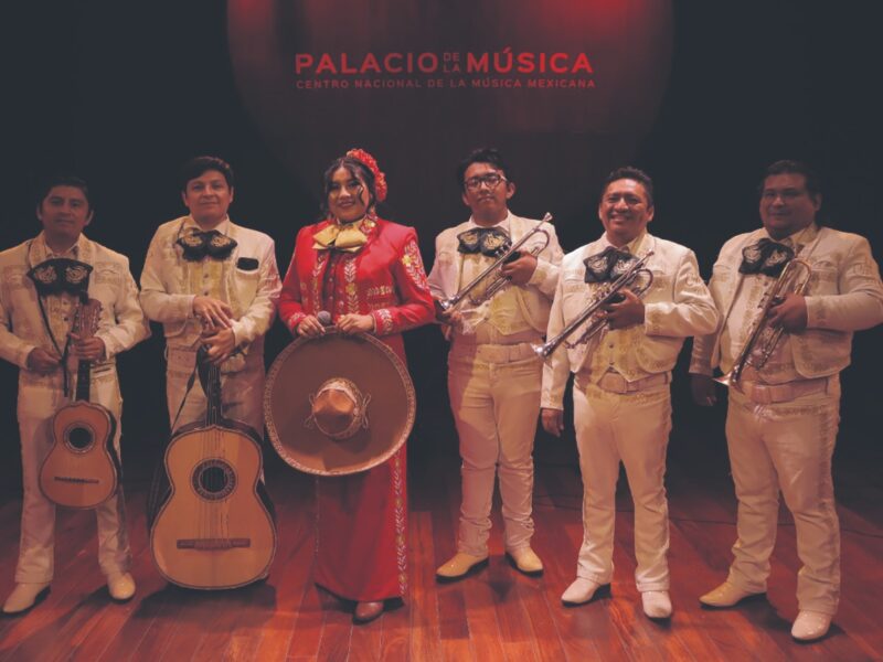 Descubre cómo los mariachis en Mérida celebran el Día de las Madres con serenatas que alcanzan hasta 2,600 pesos por servicio.