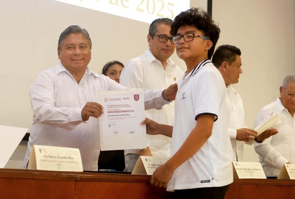 Reconocen a estudiantes destacados en Olimpiada Mexicana de Informática