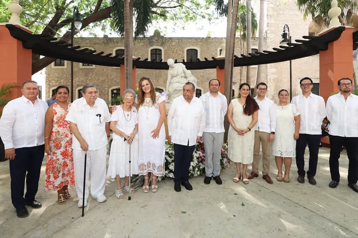 Cecilia Patrón participa en homenaje a las Madres de la Liga de Acción Social