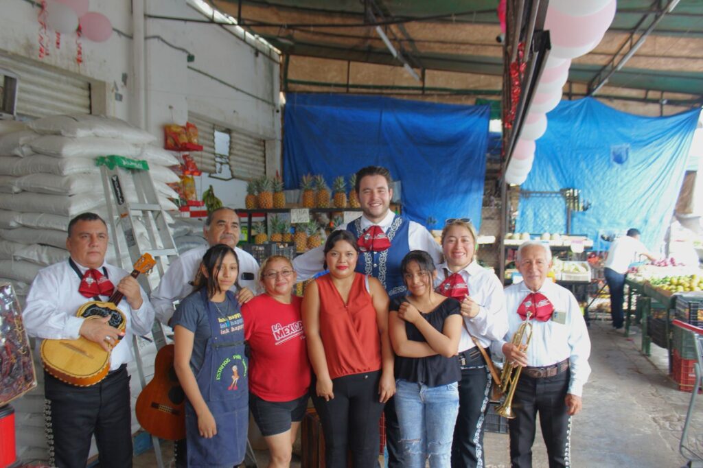 Festejan a las mamás en la Central de Abasto de Mérida