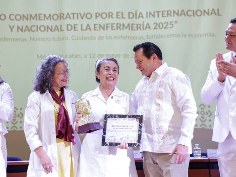 El gobernador de Yucatán, Joaquín Díaz Mena, reconoce a las enfermeras y enfermeros como pilares del sistema de salud en el Día Internacional y Nacional de la Enfermería.