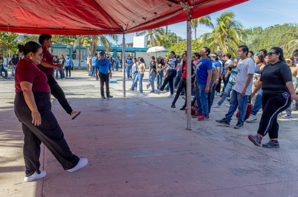 CEPREDEY fortalece la prevención de adicciones con jóvenes del CETMAR 17