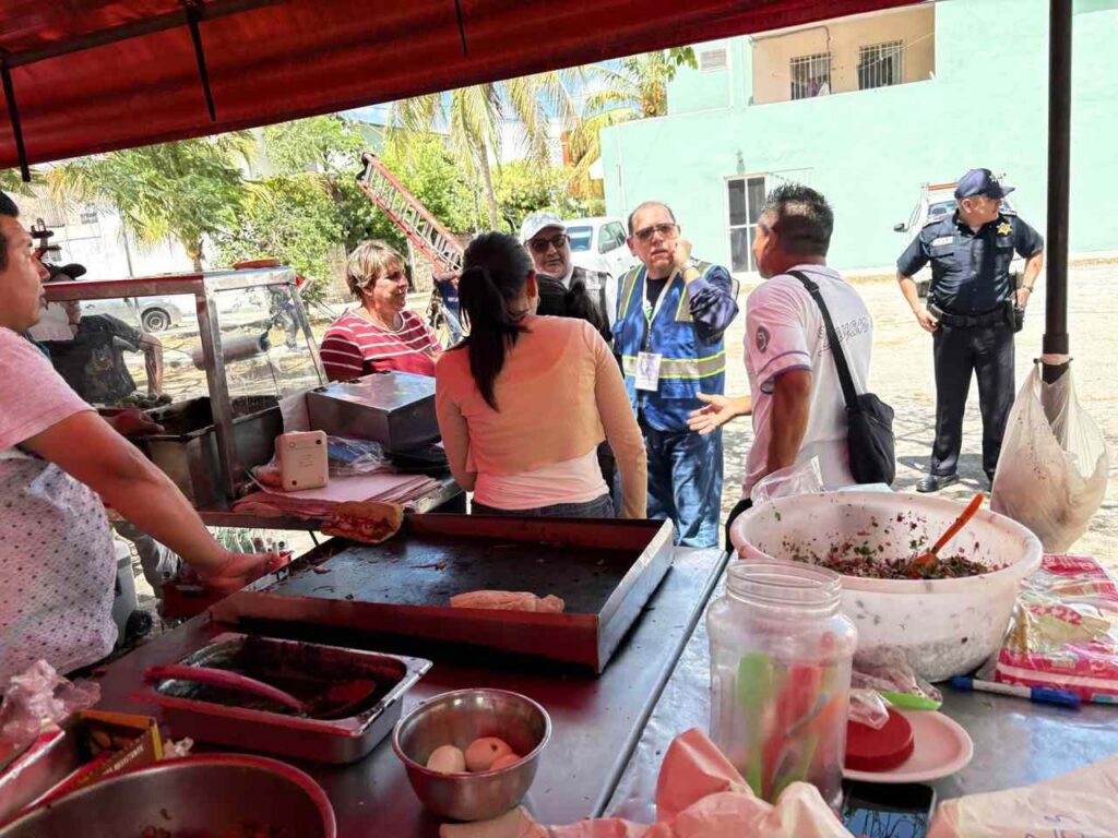 Ayuntamiento retira puestos de comida sin permiso
