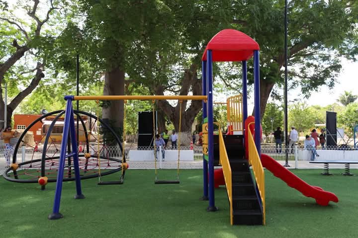 Entrega Cecilia Patrón obras y recoge gestiones en comisarías del sur de Mérida
