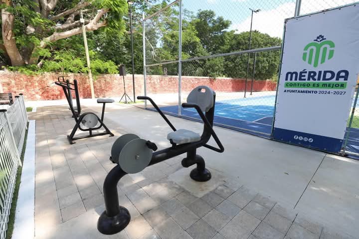 Entrega Cecilia Patrón obras y recoge gestiones en comisarías del sur de Mérida