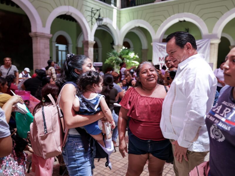 El Gobierno atiende a más de 13 mil madres autónomas en Yucatán con apoyos económicos del programa Mujeres Renacimiento.