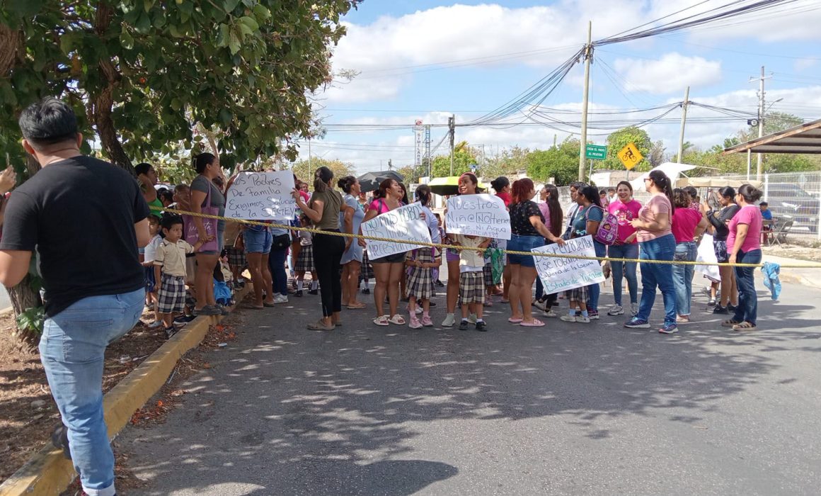 Roban por segunda vez el cableado eléctrico del kínder Estado de Yucatán en San Antonio Xluch 3, padres exigen solución.